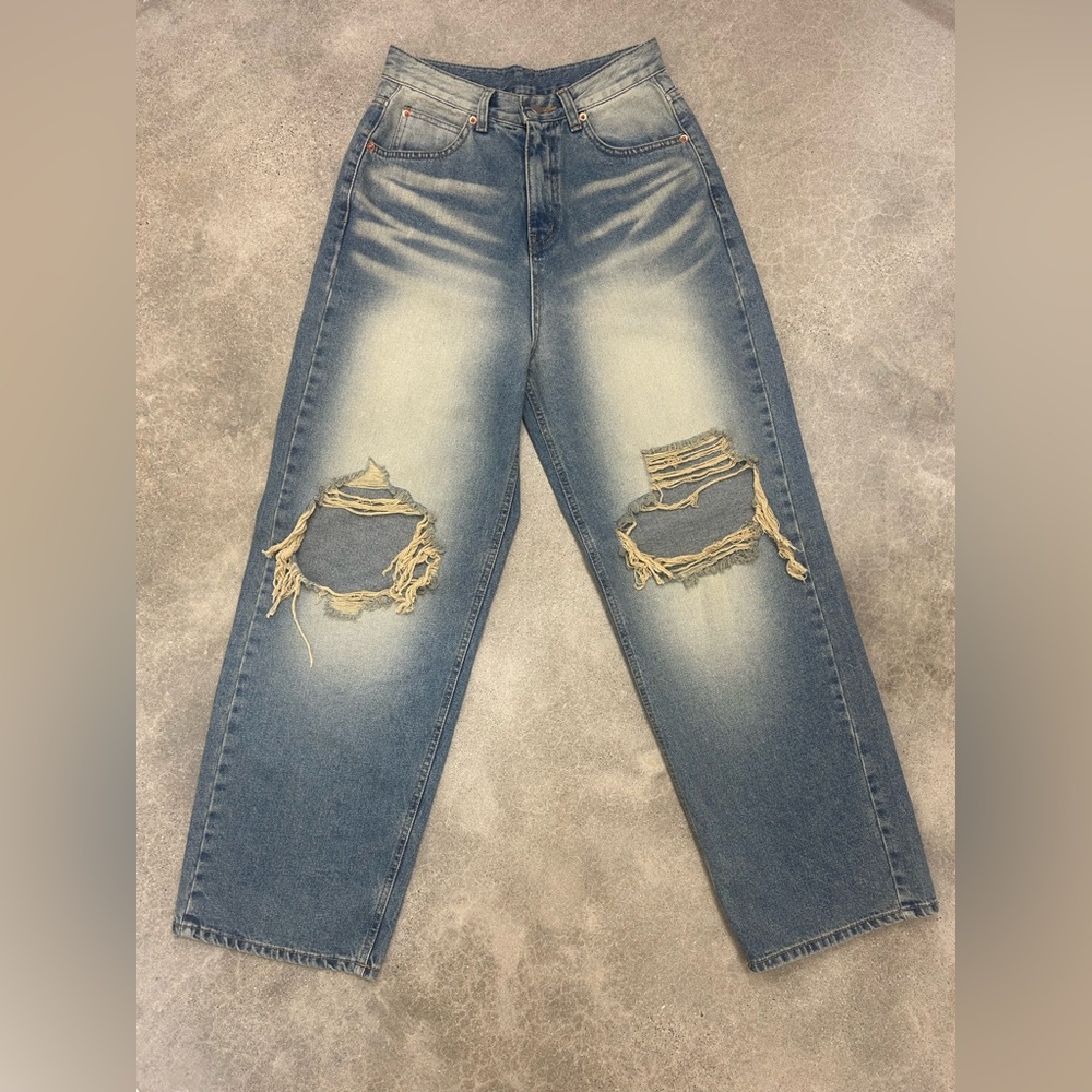 High-waisted Baggy Distressed Blue Jeans